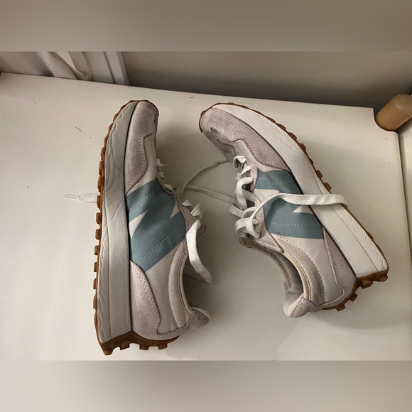 New Balance 327 - Picture 7 of 8